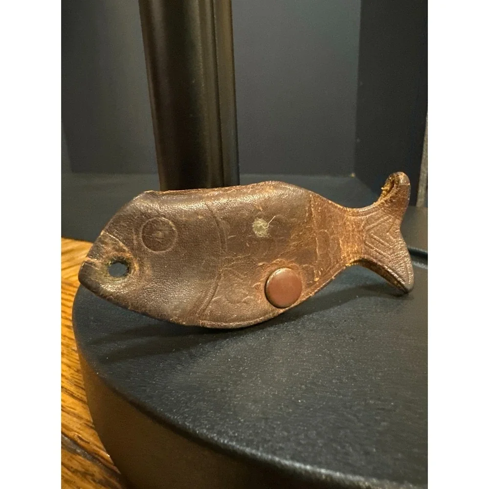 Vintage Raytheon Leather Fish Key‎ Fob Sample No 550 Made in USA Nautical Promo